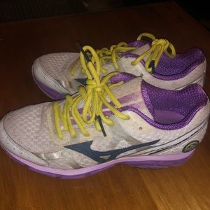 Women’s Mizuno running shoes- good condition